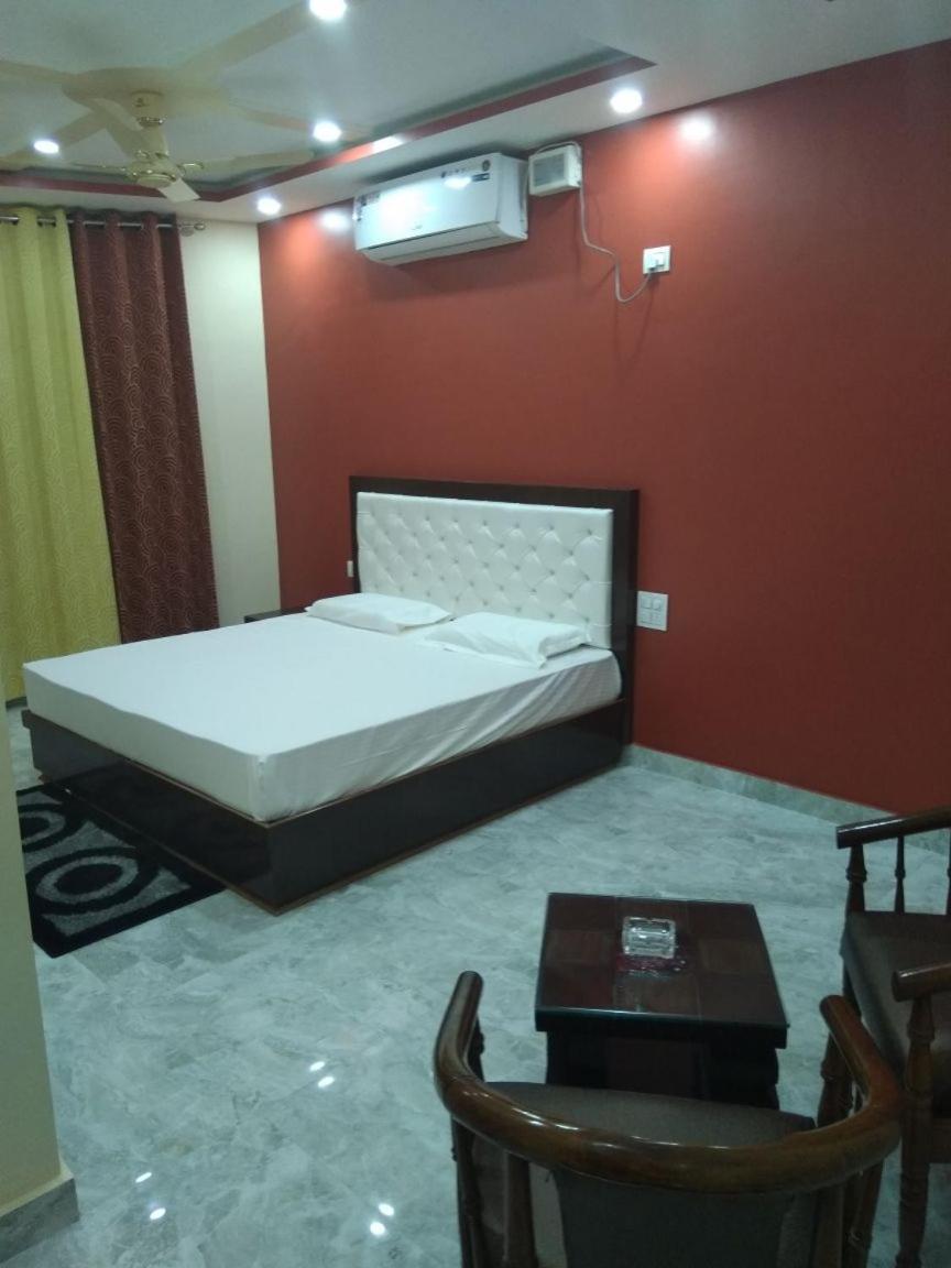 Hotel Sky Bule & Restaurant Khas Nagrota ภายนอก รูปภาพ